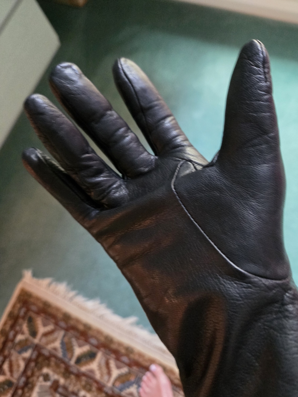 Source Unknown Black Leather Gloves with Gold Studs - Picture 7 of 10